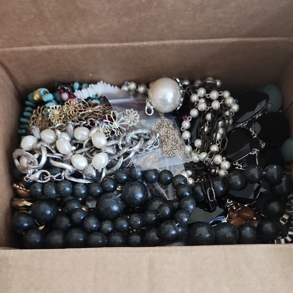 5 Lbs Of Necklaces - Picture 7 of 7